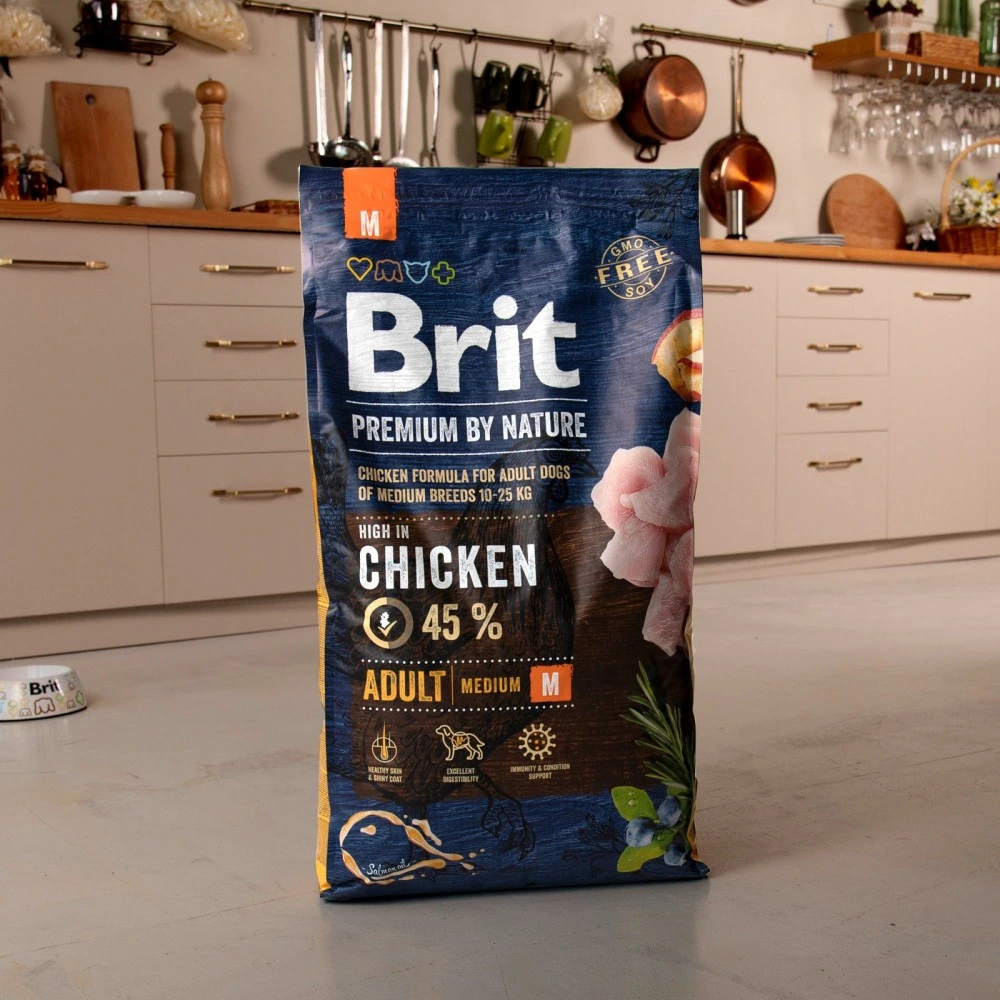 Корм сухий Brit Premium Dog Adult M для дорослих собак середніх порід вагою 10-25 кг з куркою 8 кг