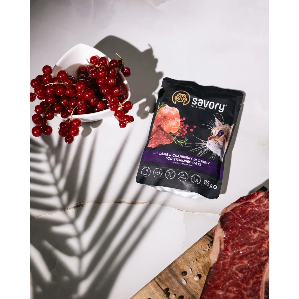 Корм влажный Savory Sterilised Cat Pouch Lamb and Cranberry in Gravy для стерилизованных кошек с ягненком и клюквой в соусе