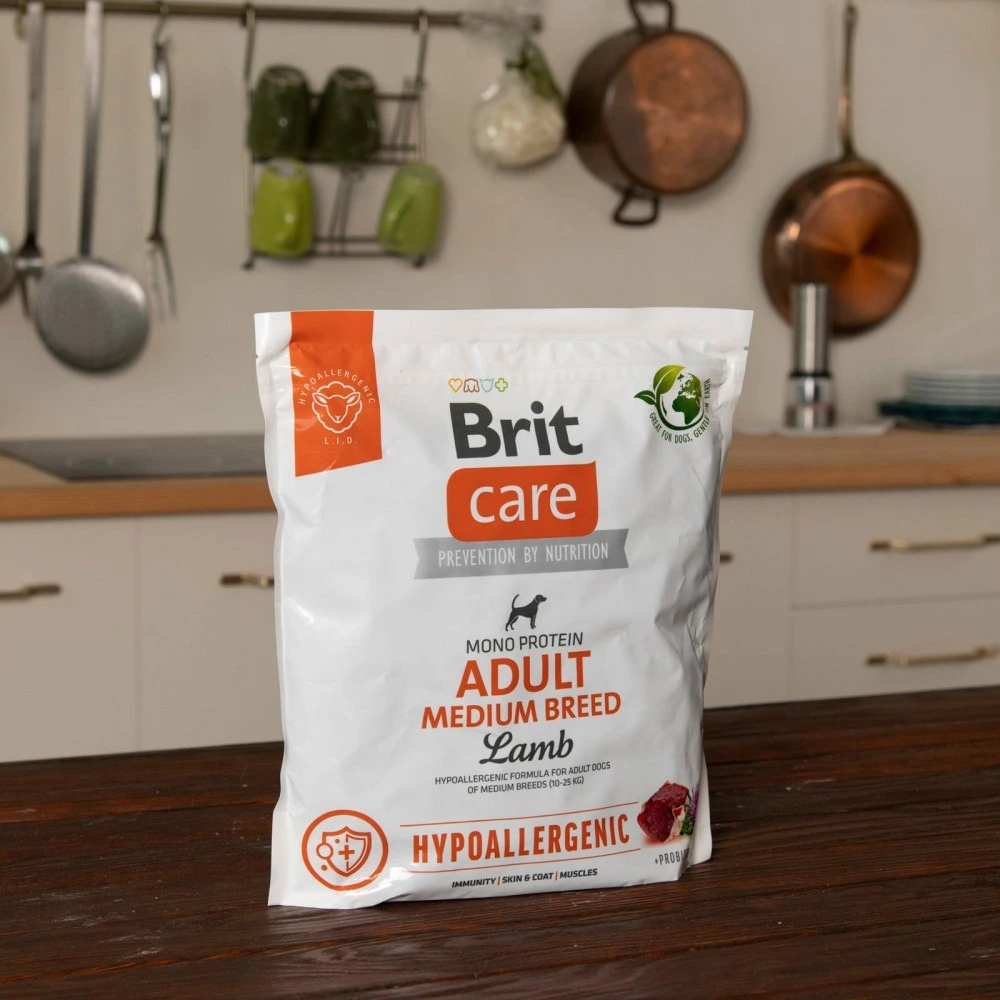 Корм сухий Brit Care Dog Hypoallergenic Adult Medium Breed для собак середніх порід гіпоалергенний з ягням 1 кг
