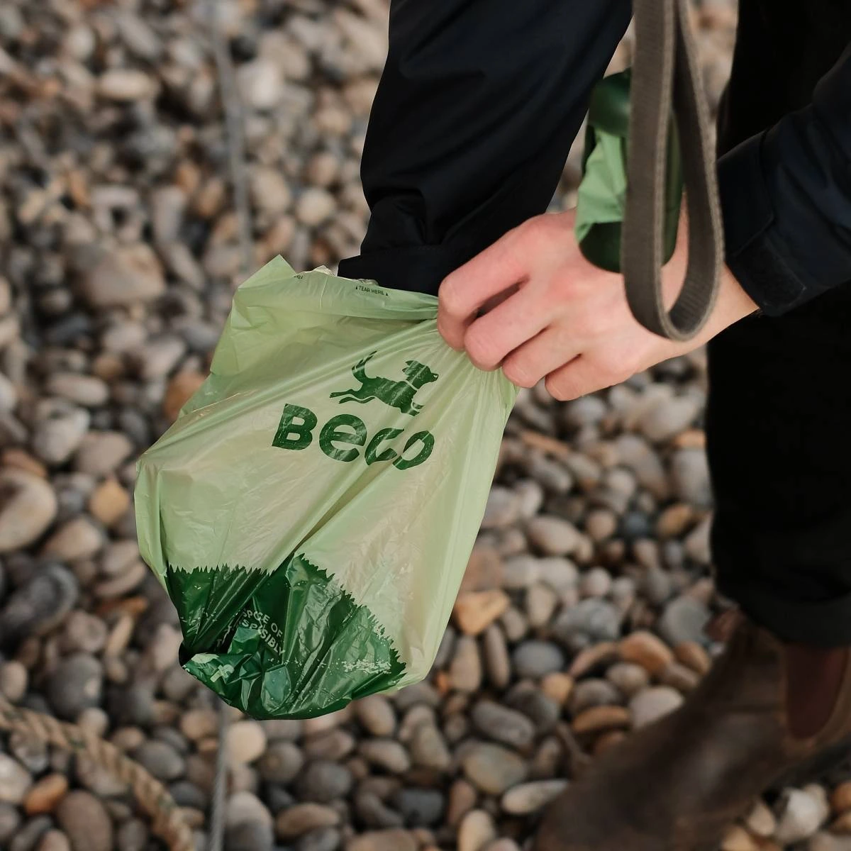 Одноразовые пакетики для уборки за собаками Beco Pets с запахом мяты 60 шт (4 рулона по 15 шт)